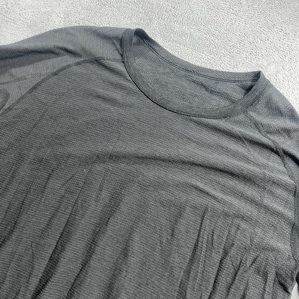 Lululemon Shirt Mens Extra Large Black Metal Vent Tech Training Performance Gym